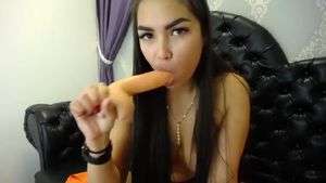 Kinky Hottie Shows Everything