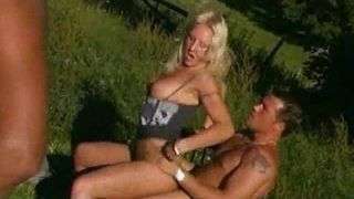 Swedes get loose on party