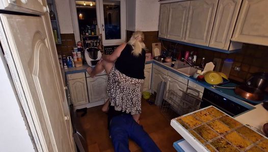 Curvy Hanna pays for the repairs with sex