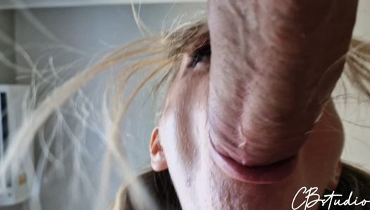 Harley Quinn sucks cock