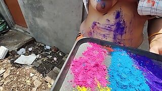 Holi ke tyohar per bhabhi ke sath Holi there is no one at home to  bhabhi ki chut Marne Ka mood Ho Gaya