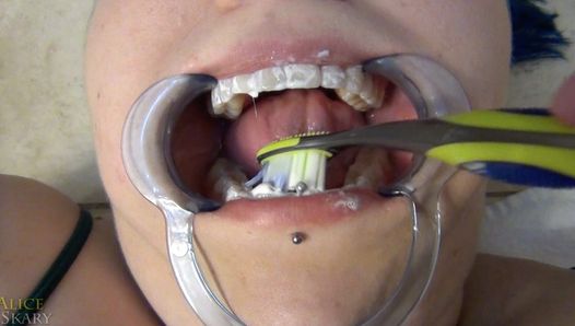 Dentist Probes Naughty Girl’s Mouth