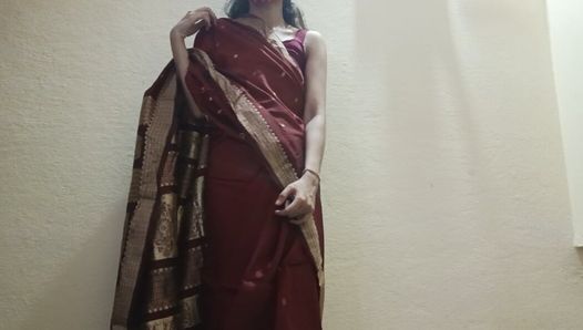 Ishita masterbating and getting horny in Saree