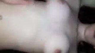 Nabija se sama na kurac