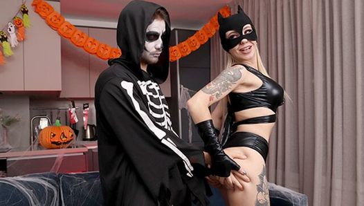 DAGFS – ‘Fuck My Catsuit!’ Bella Mur