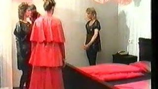 Gummi Internat – vintage latex clinic