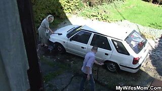 He fucks blond mother in law in the backyard