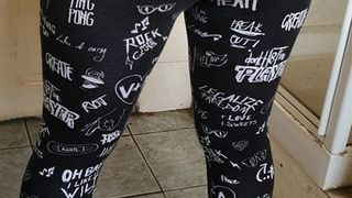 Lebanese step mom doesn’t wear panties under leggings and has sex