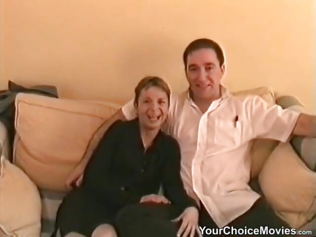 Amateur sex on the sofa