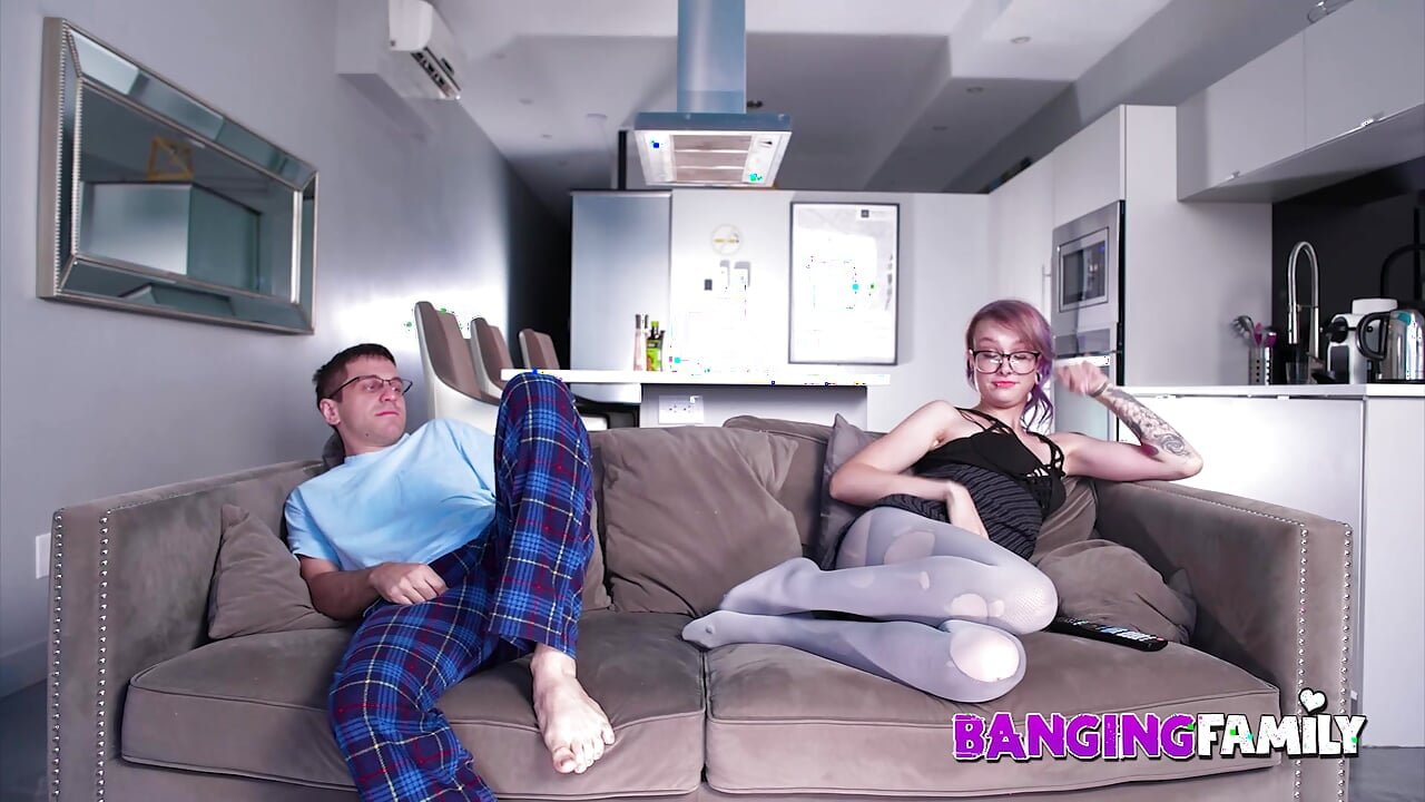 Banging Family – a Cute Teen is Fucked HArd by her Step Brother’s Big Cock