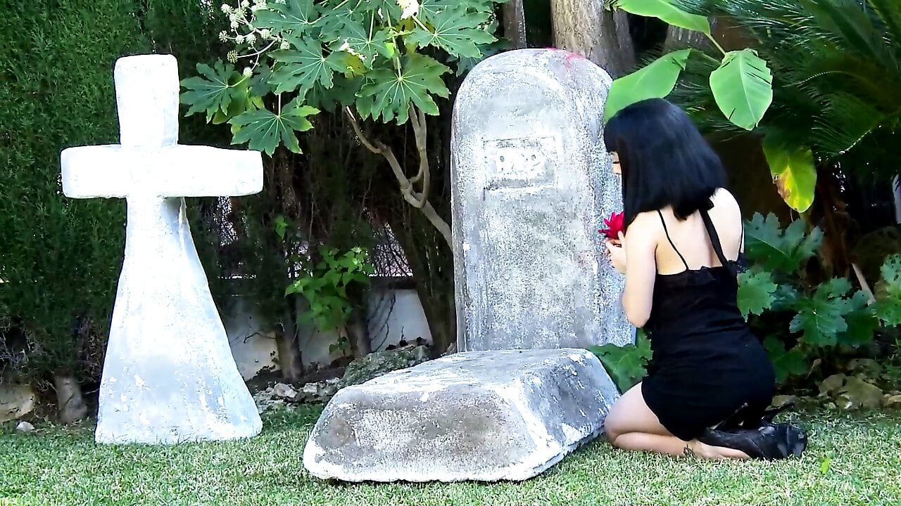 Bryan da Ferro in outdoor sex with big nippled horny widow