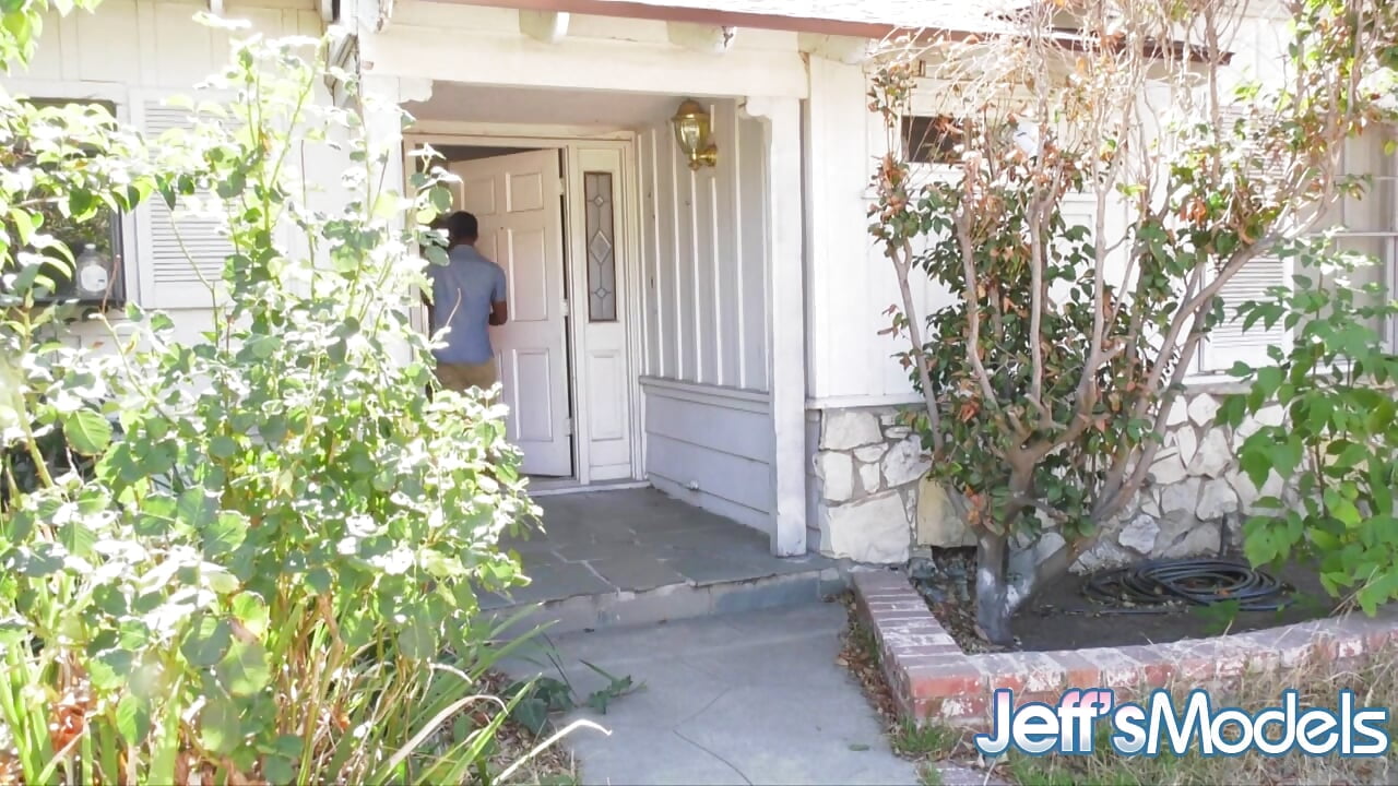 Curvy Wife Kendra Lee Ryan Invites Her Black Fuck Buddy While Husband Is Away