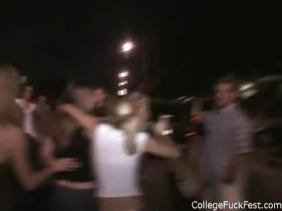 Dick sucking college teen eats cock