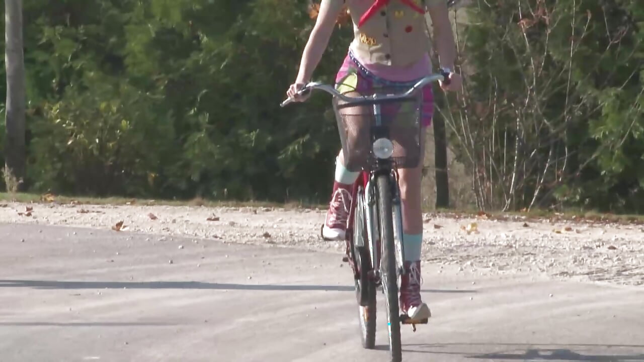 Fabulous babes are pleasuring dude’s hard cock