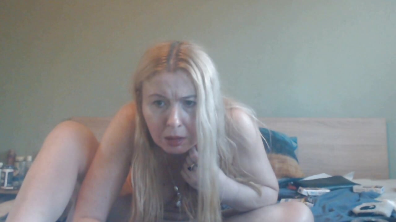 Fucking my Pussy with Dildo While no one’s Home