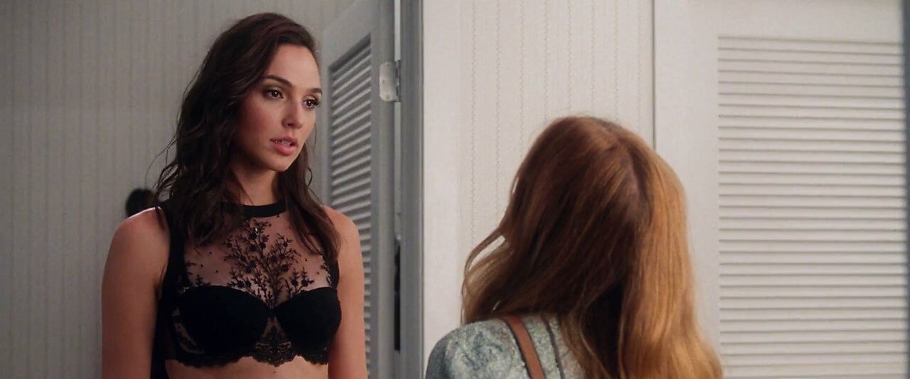 Gal Gadot. Isla Fisher – Keeping up with the Joneses