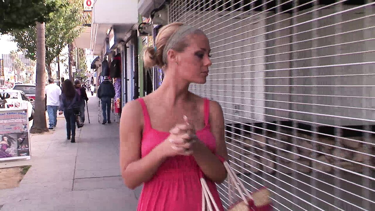 Hammergeile blondine mit enger pussy gefickt und ins gesicht gespritzt