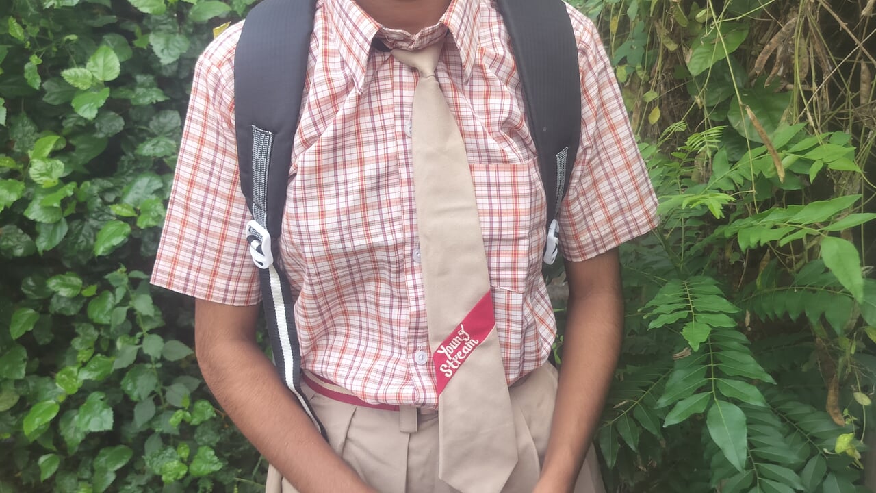 his little stepsister when she came from school (desi sex)