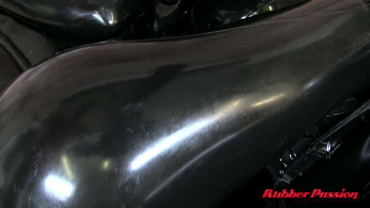 Latex lesbian kissing and fingering in catsuits