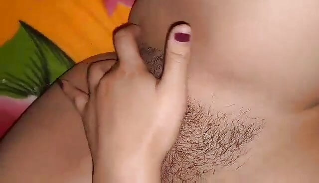 love getting wet and playing with my fingers