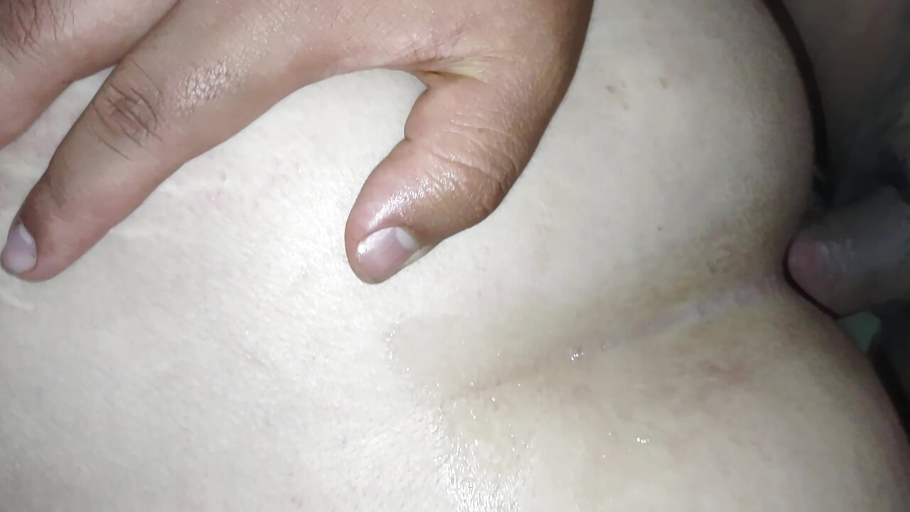 MATURE VENEZUELAN LIKES IT IN THE ASS