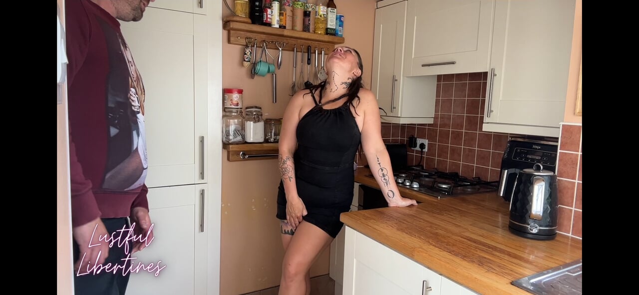 Milf pissed right in front of me before fucking me