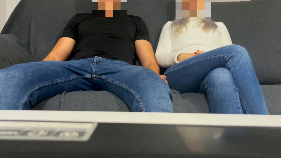 My girlfriend’s friend gives me a very good blowjob in jeans while we wait for my girlfriend who is in the shower