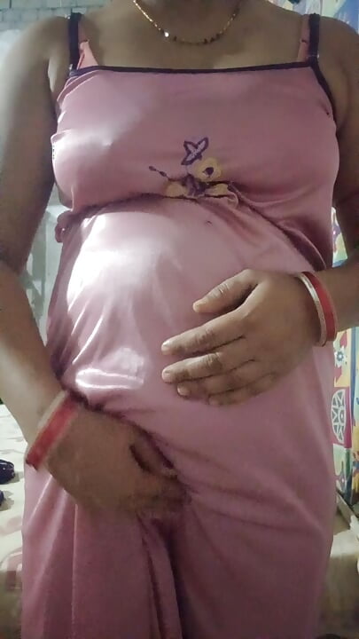 New hot video of hot sexy kitu bhabhi. Bhabhi made her brother-in-law excited by putting her pussy in front of him.