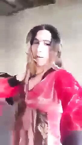 Pakistani Saraiki girl showing body to her bf