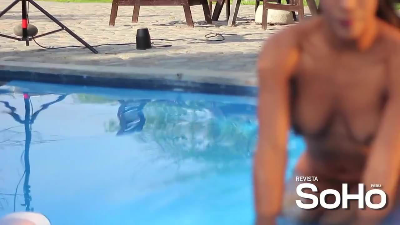 PERUANA – KAREN DEJO