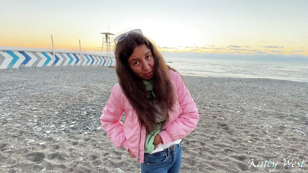 Picked up a Girl on the Beach and Invited Me to Have Sex in the Shower