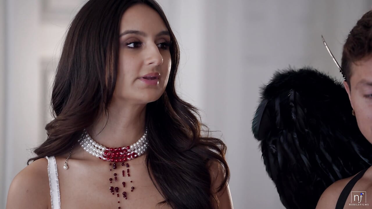 Really Getting to Know Our Friends on Halloween – S45:e13