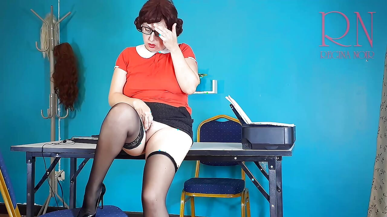 SEXRETARY No panties secretary with orange dress cam in the office  c1