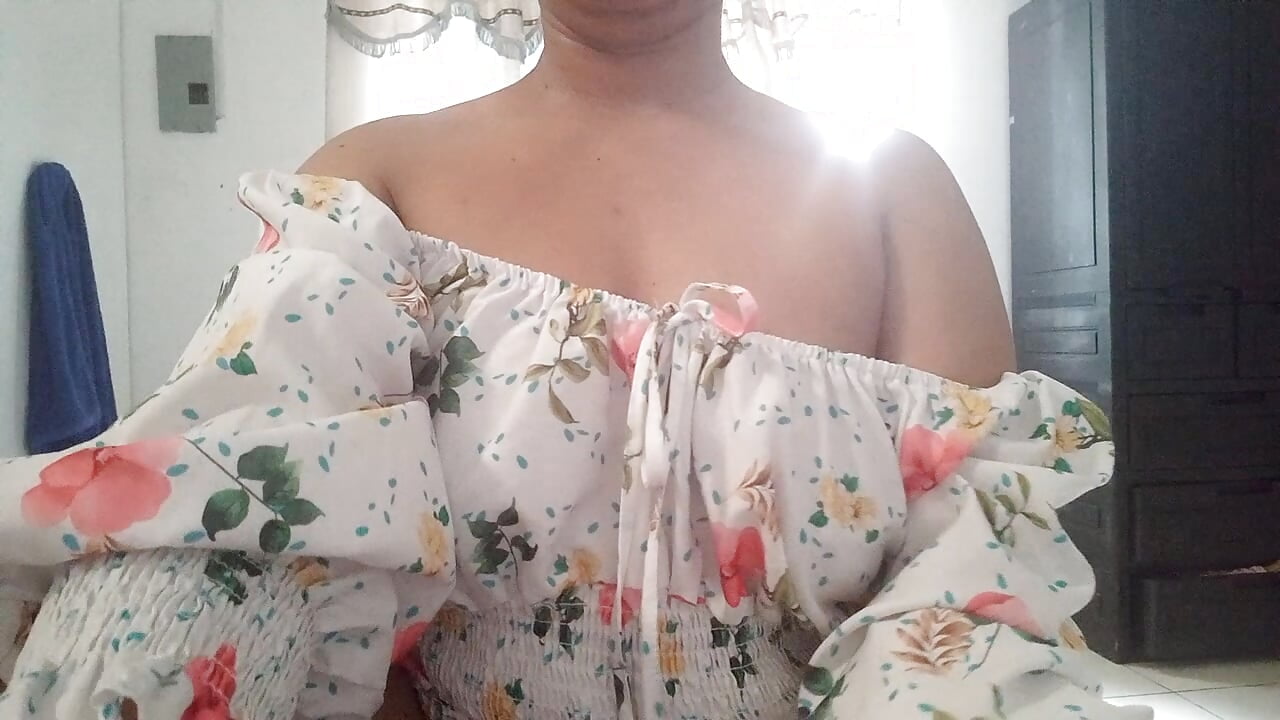 BRUNETTE GIVES HERSELF A LITTLE PLEASURE, REAL AMATEUR SEX HOMEMADE