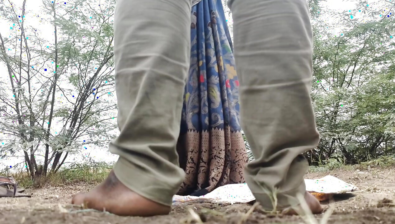 Desi aunty outdoor village sex