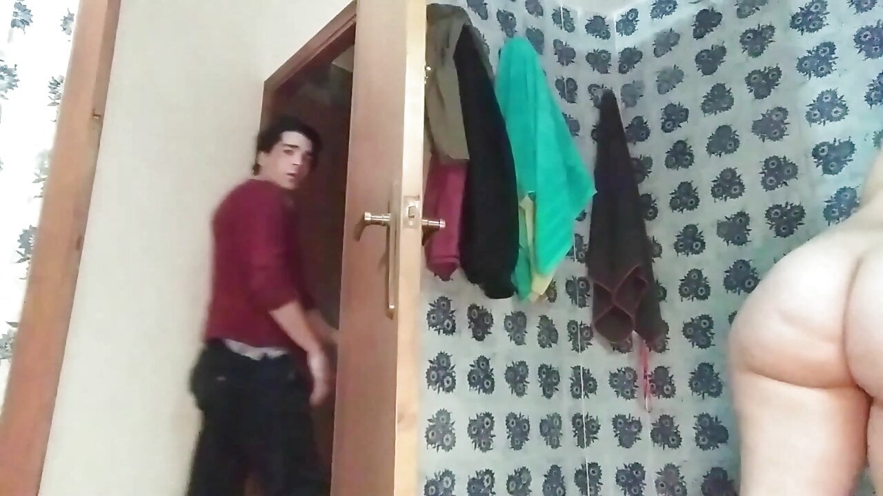 I catch my stepsister naked in the shower and she invites me to fuck