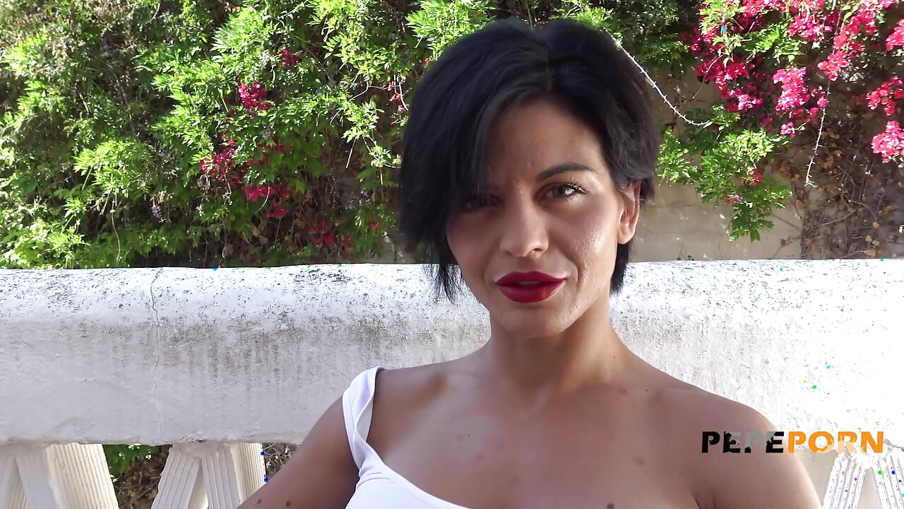 The Hot Mature Neighbour You’d Love to Have! Natali Quinn’s Big Boobs for You to Enjoy